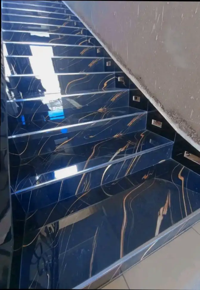 حرفي الزليج